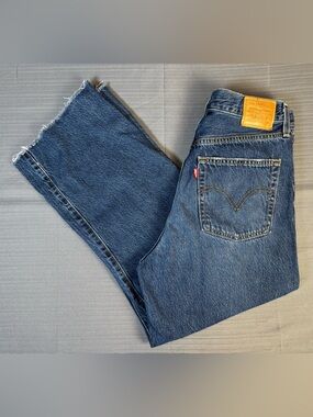 Levi’s Ribcage Straight Ankle Jeans Size 31 High Rise Raw Hem Cropped Denim